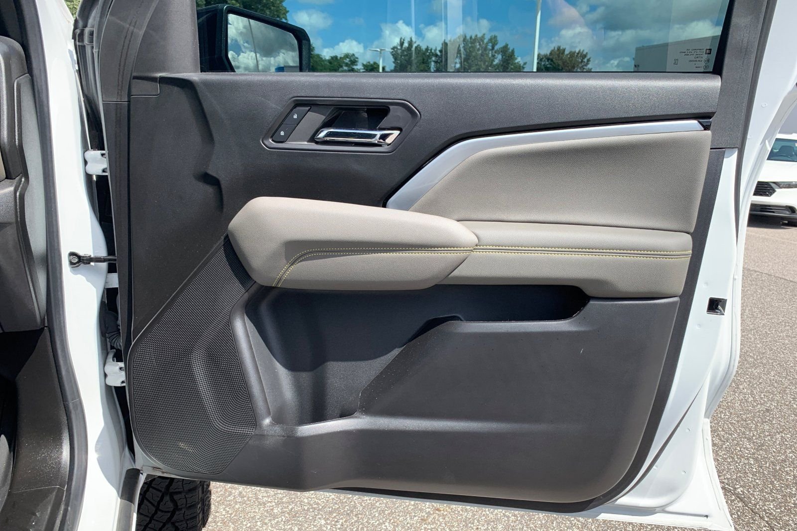 Used 2024 White Chevrolet ZR2 image 20