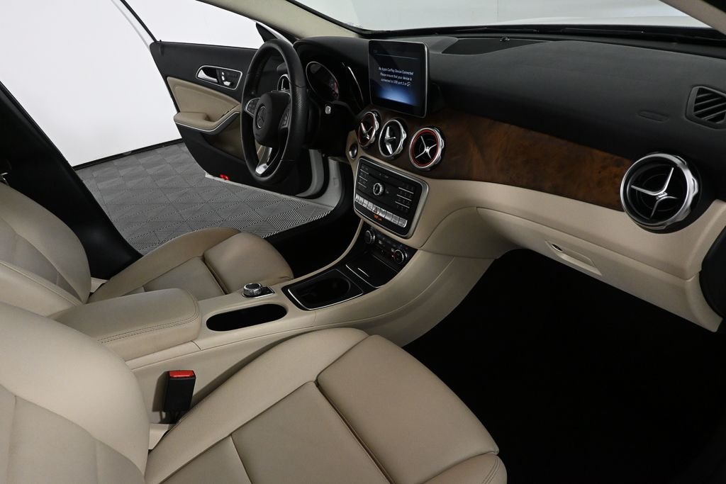 Used 2020 White Mercedes-Benz GLA 250 image 25