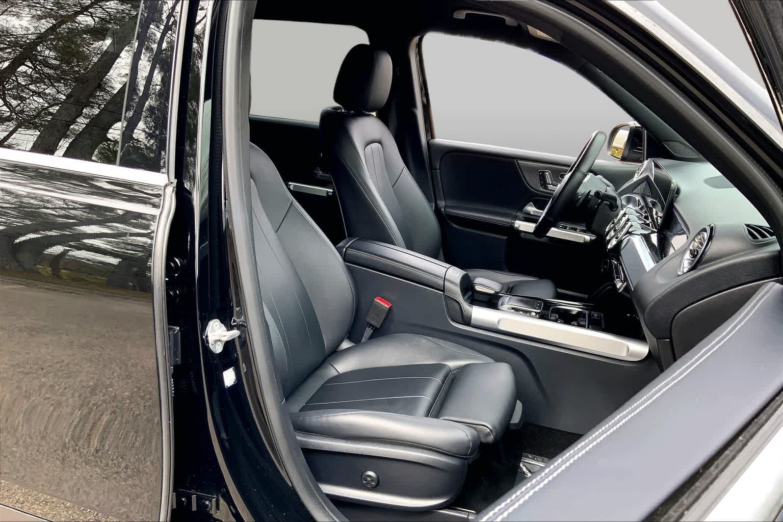 Used 2022 Night Black Mercedes-Benz GLB 250 image 8