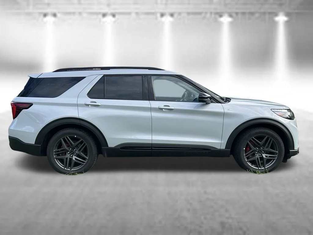 Certified Used 2026 White Metallic Ford ST-Line image 4