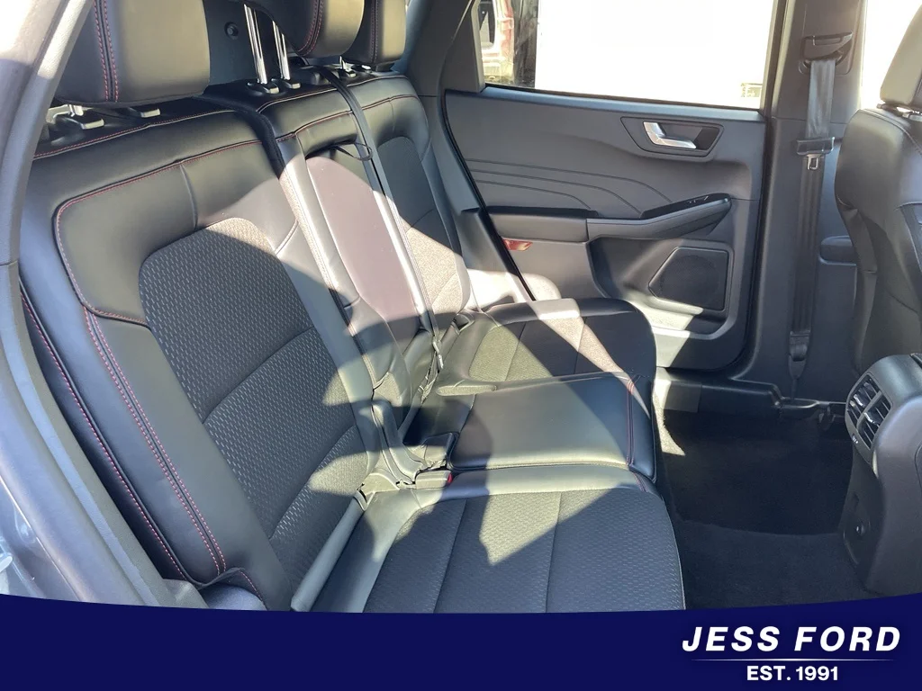 2025 Ford Escape ST-Line - Photo 16