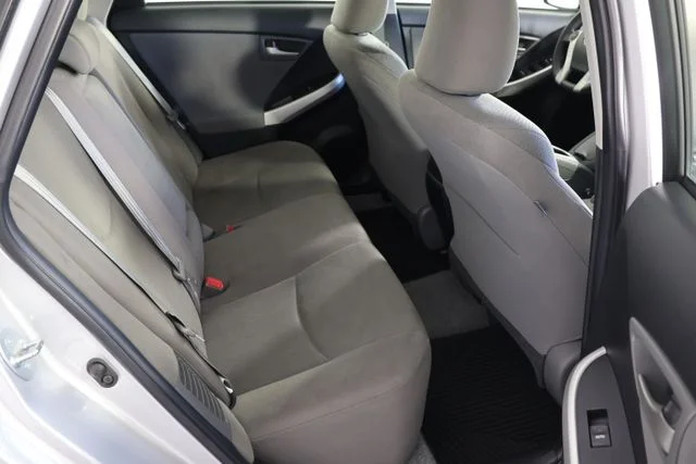 Used 2015 Silver Toyota Three image 19