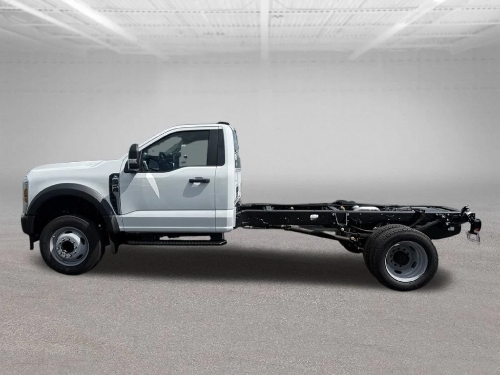 New 2026 Oxford White Ford F-450® XL image 9