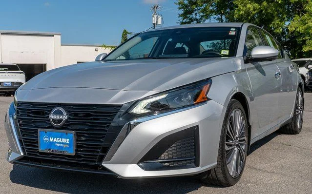 Certified Used 2025 Silver Nissan 2.5 SL image 3