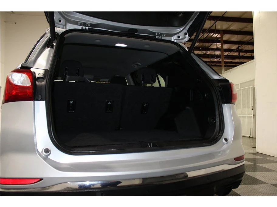 Used 2018 Silver Ice Metallic Chevrolet LT image 18