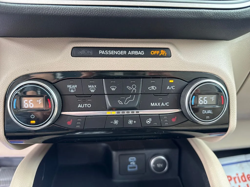 Used 2021 Gold Ford SEL image 33