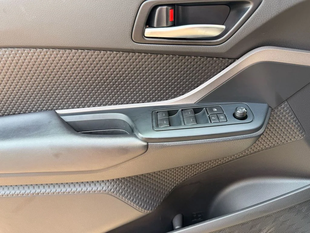 Used 2020 Silver Knockout Metallic Toyota LE image 8