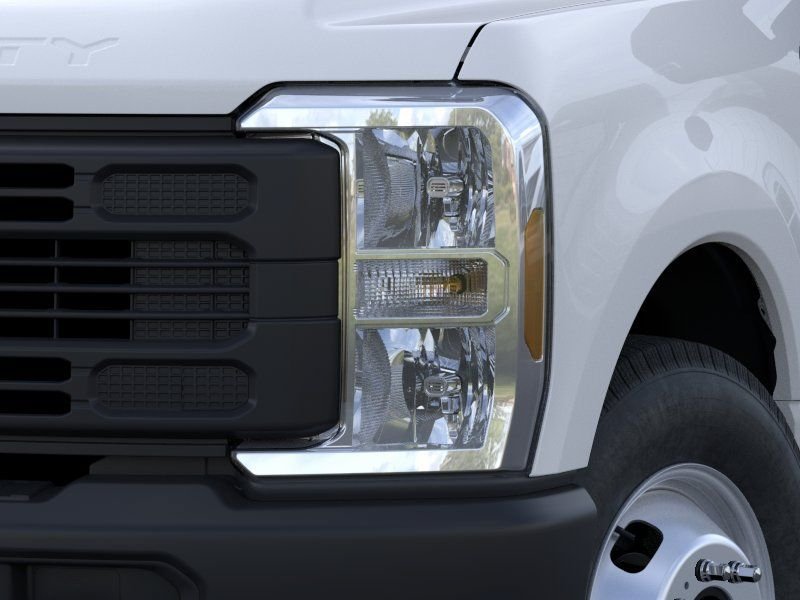New 2025 Oxford White Ford XL image 18