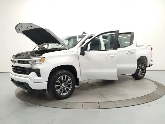Used 2025 Summit White Chevrolet RST image 11