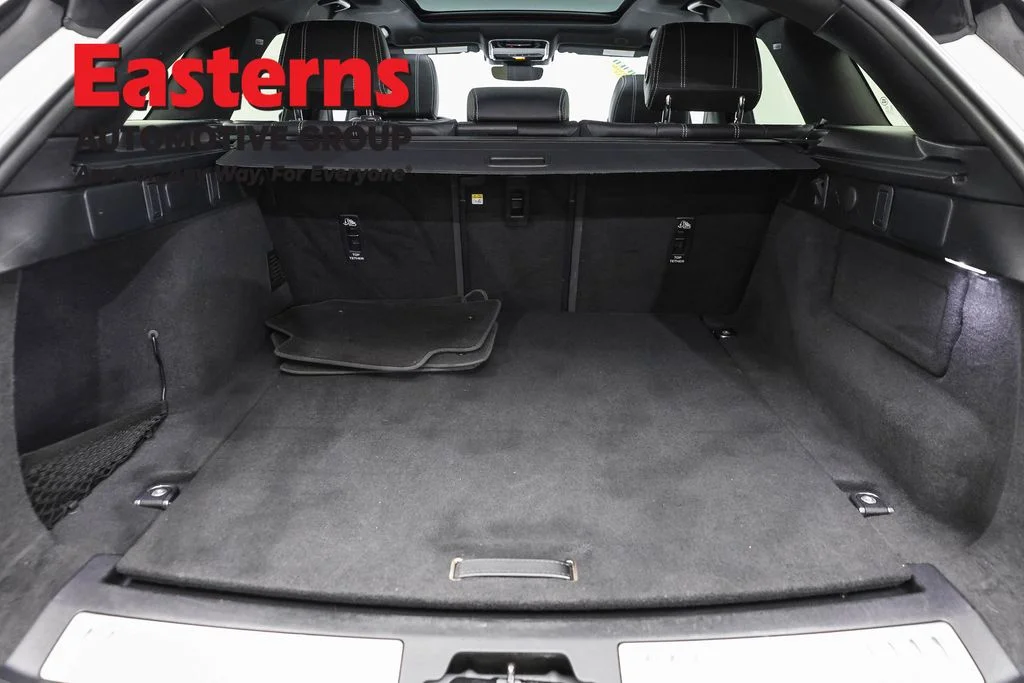 Used 2022 White Land Rover P250 R-Dynamic S image 9