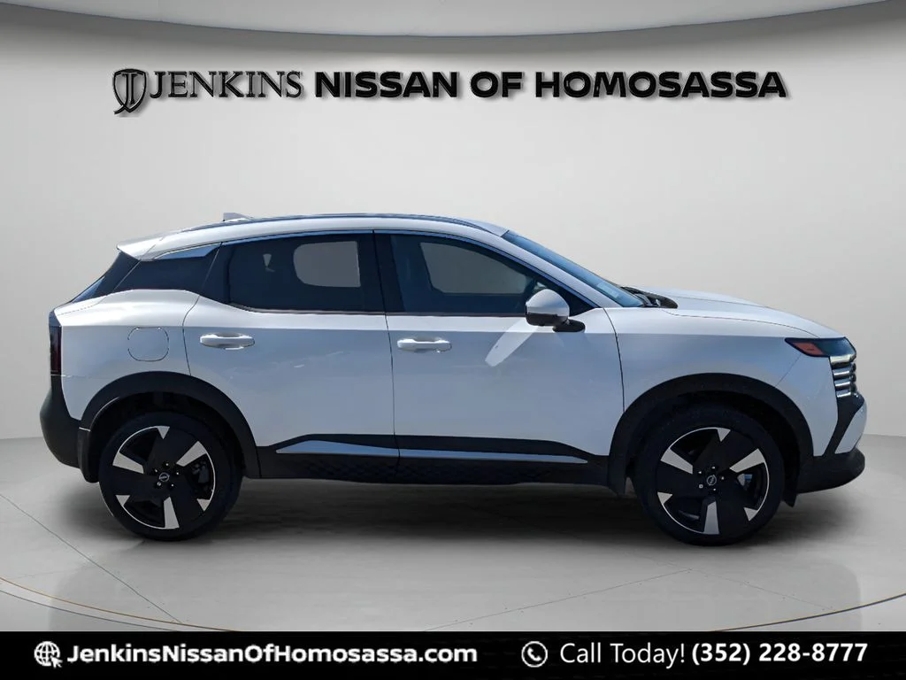 Used 2025 White Nissan SR image 2