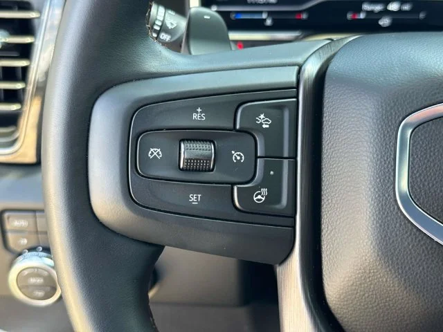 Used 2025 White GMC AT4 image 40