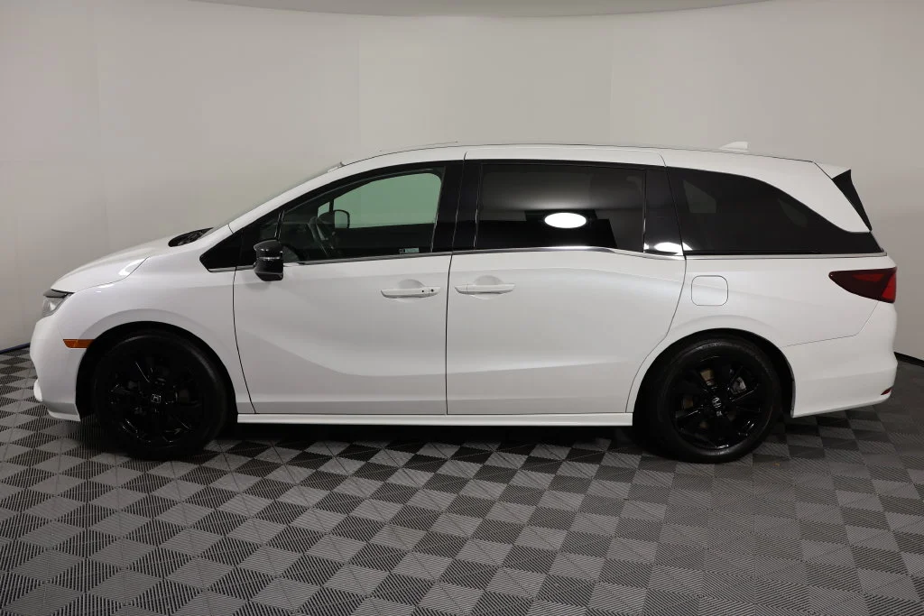Used 2023 Platinum White Pearl Honda Sport image 5