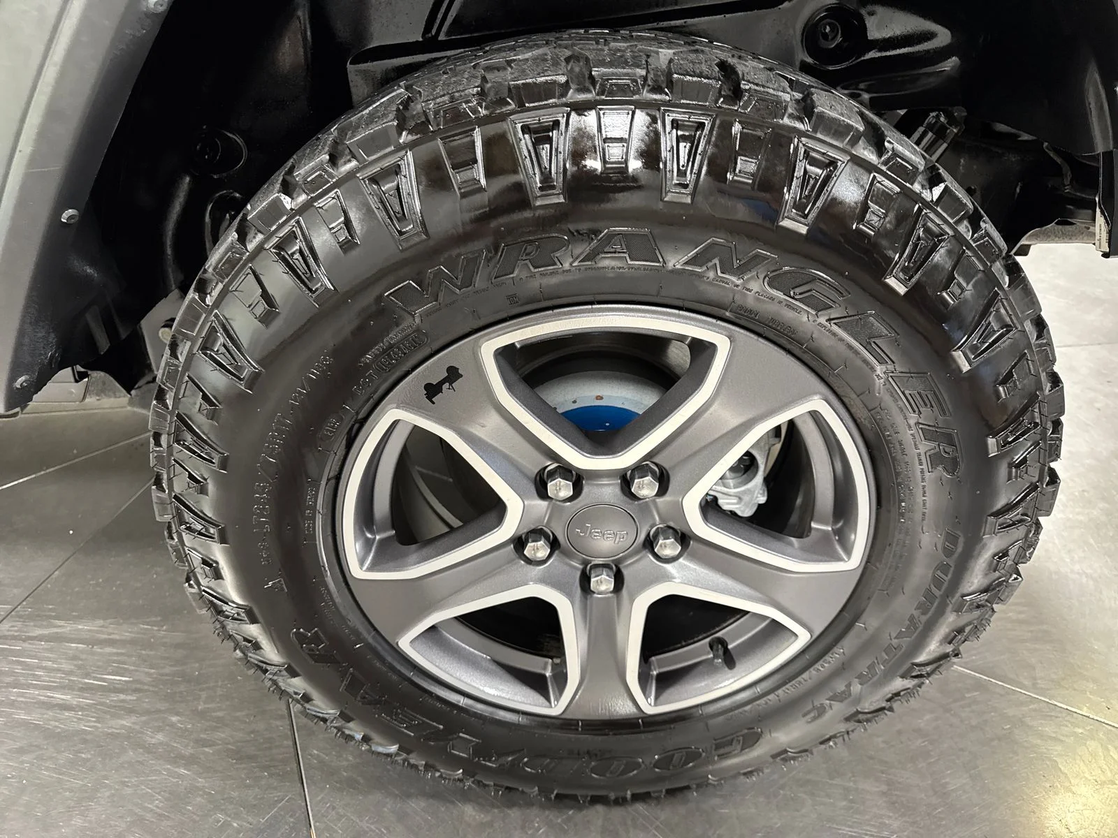 Used 2022 Crystal Metallic Jeep Sport S image 12