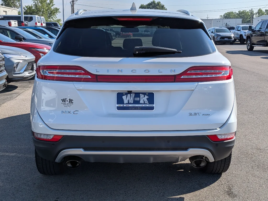 Used 2017 White Platinum Metallic Tri-Coat Lincoln Select image 4