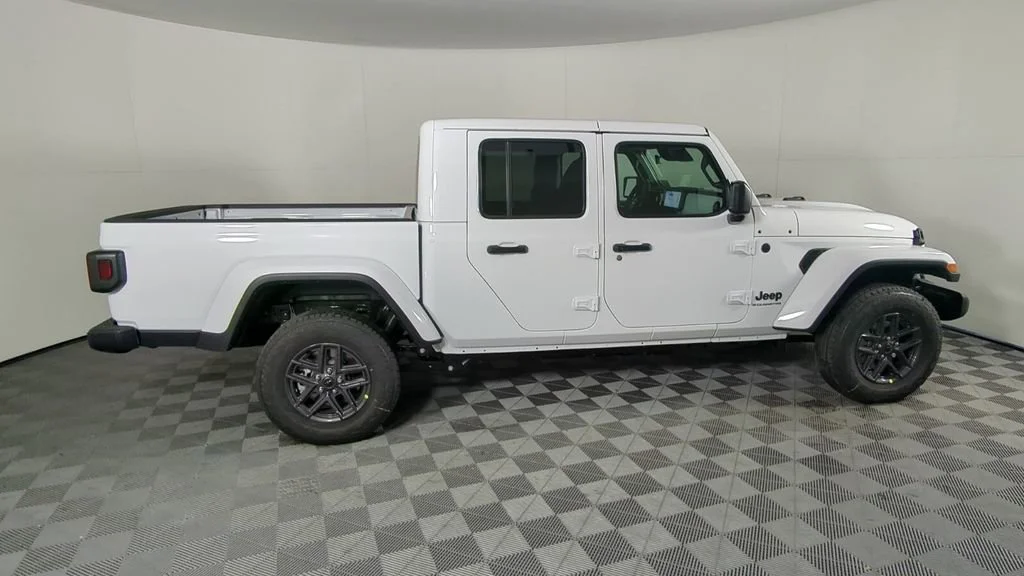 New 2026 Bright White Clear-Coat Exterior Paint Jeep Sport S image 4