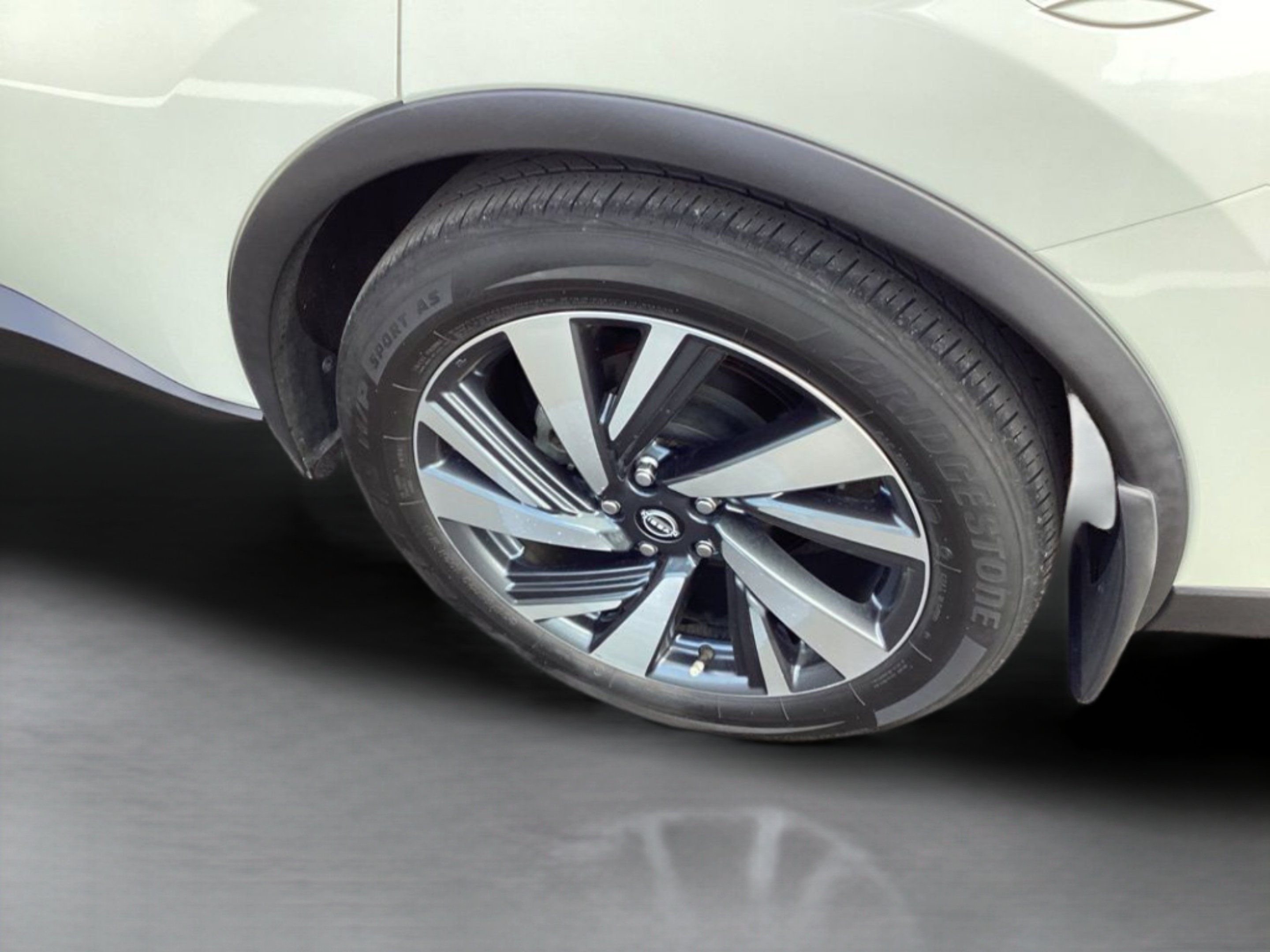 Used 2024 White Nissan SL image 22