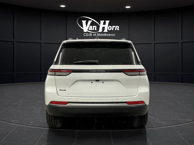 New 2026 Bright White Clear-Coat Exterior Paint Jeep Limited image 3
