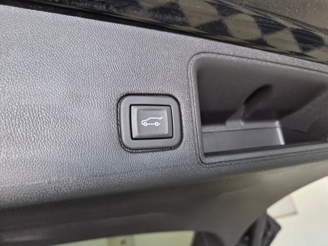 Used 2021 Black GMC SLE image 17