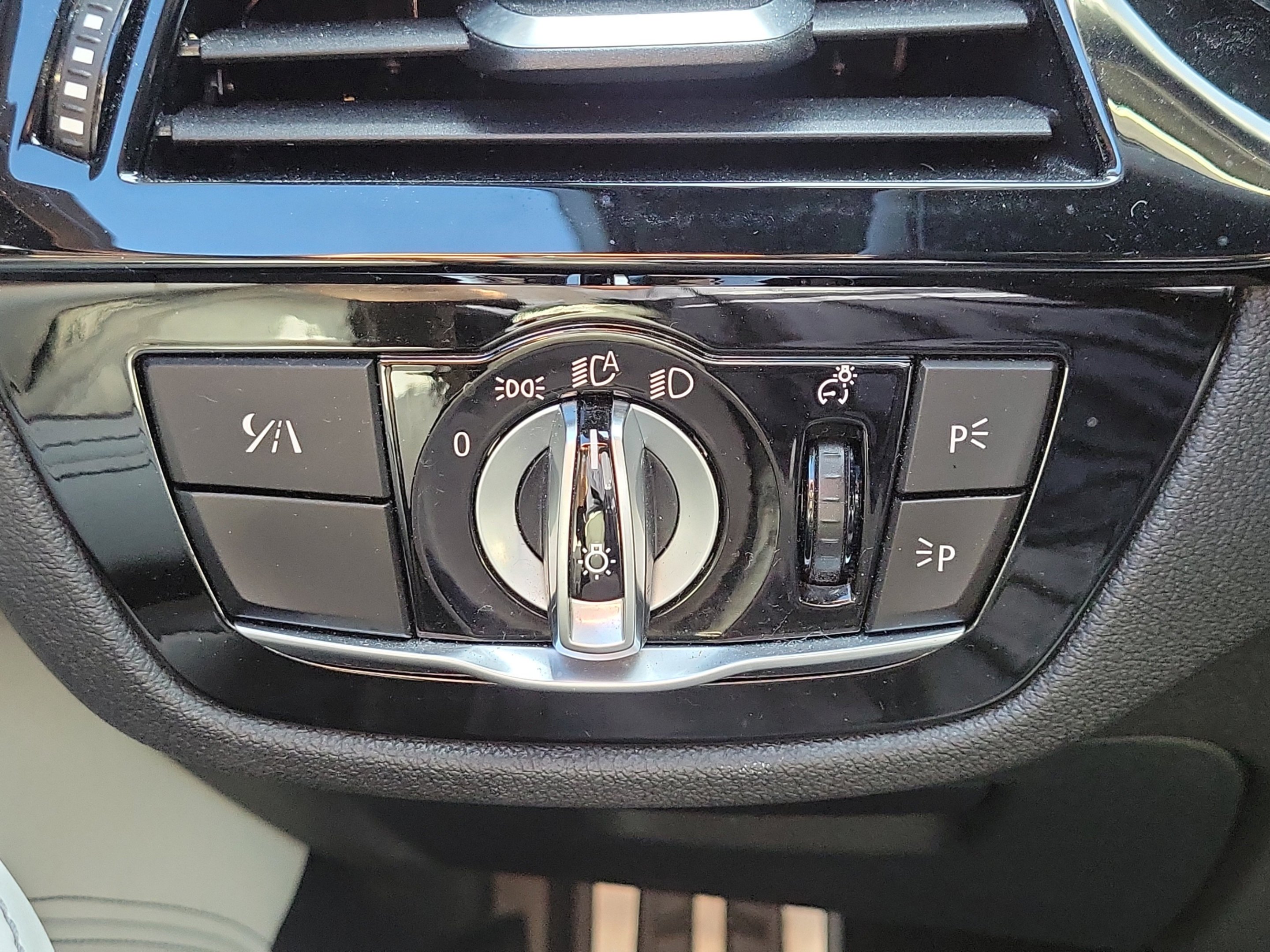 Used 2018 Blue Metallic BMW Base image 26