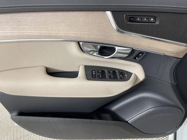 2025 Volvo XC90 Core - Photo 12