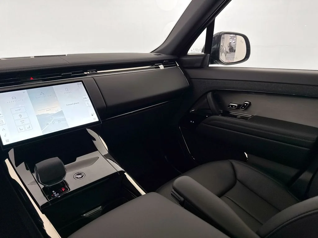 New 2026 Carpathian Grey Land Rover SE image 24