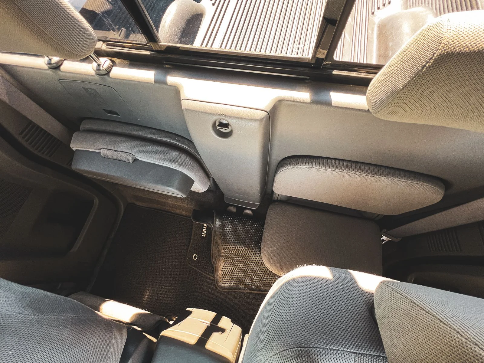 Used 2010 Silver Nissan SE image 17