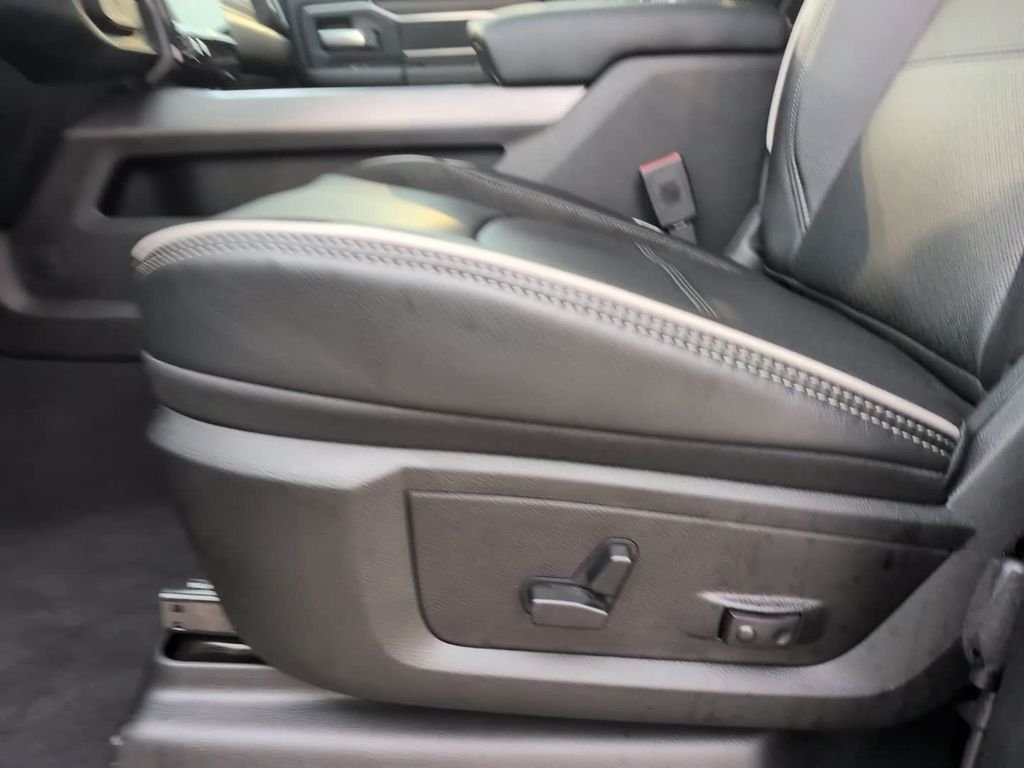 New 2026 Diamond Black Crystal Pearl-Coat Exterior Paint RAM Laramie image 15