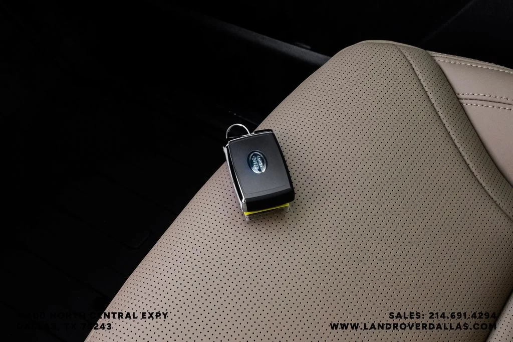 New 2026 Fuji White Land Rover Dynamic SE image 67
