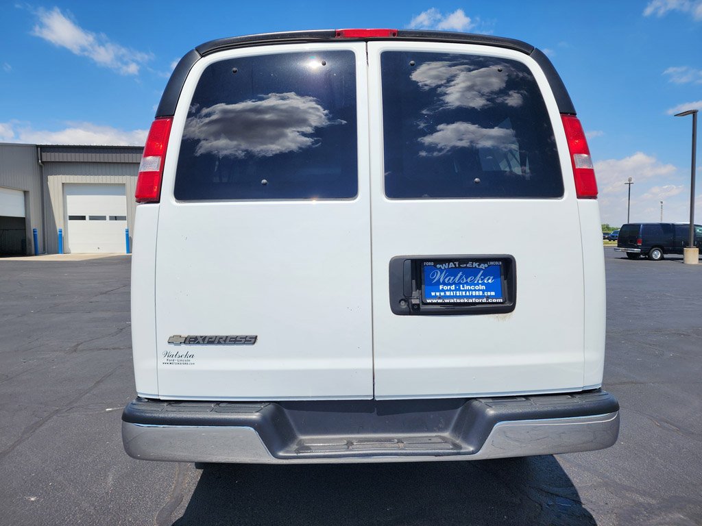 Used 2017 Summit White Chevrolet LS image 6