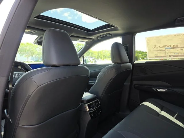 New 2026 Eminent White Pearl Lexus PREMIUM image 18