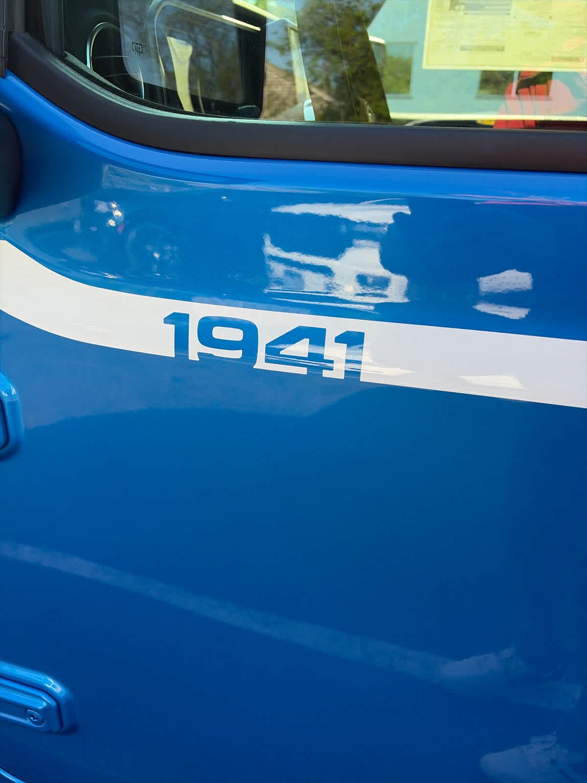 New 2026 Hydro Blue Pearl-Coat Exterior Paint Jeep Sahara image 32