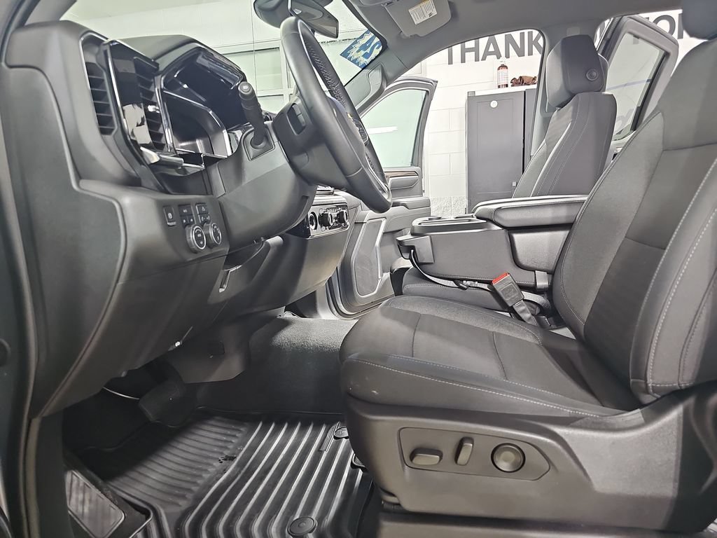 Used 2024 Sterling Gray Metallic Chevrolet LT (2FL) image 18