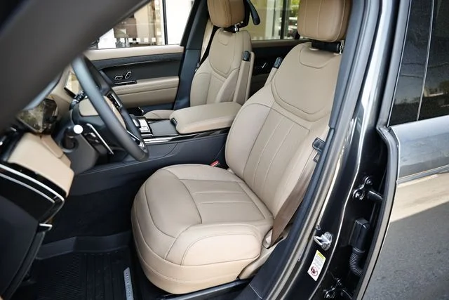 New 2026 Carpathian Grey Land Rover SE image 21