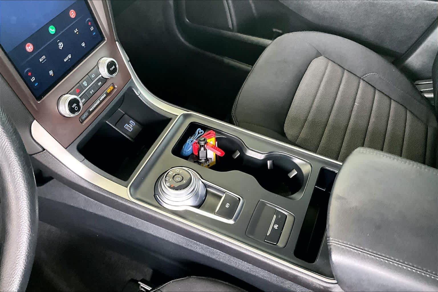Used 2021 Oxford White Ford SE image 15
