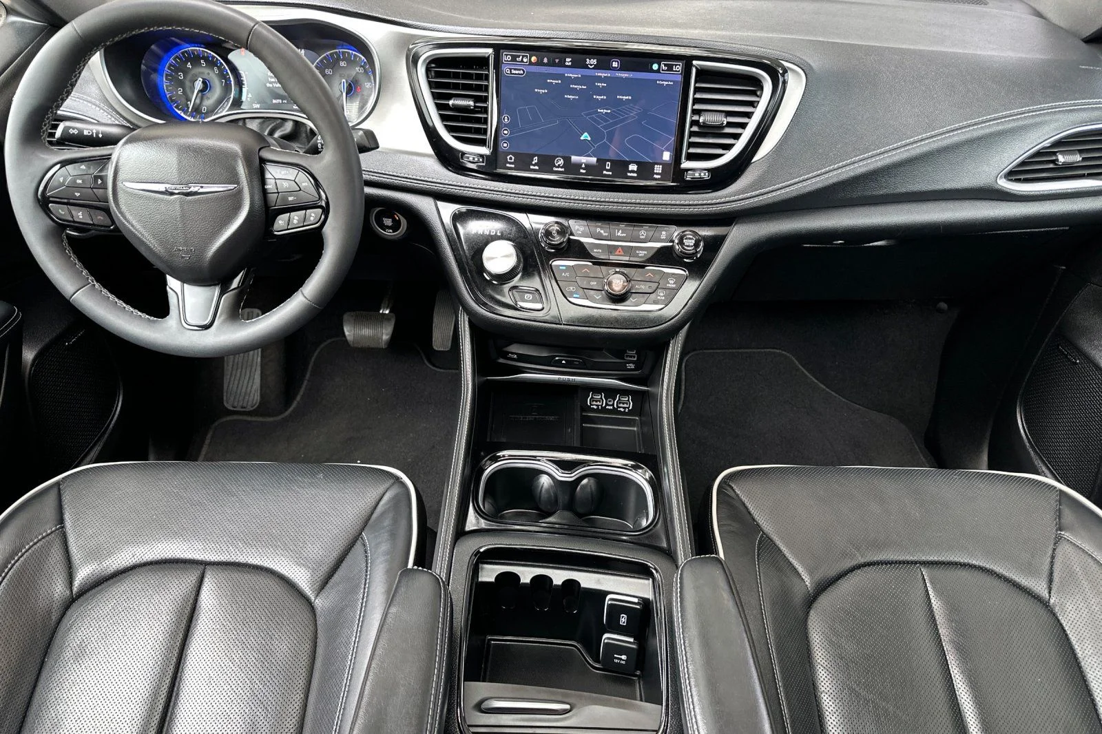 Used 2023 White Chrysler Limited image 13