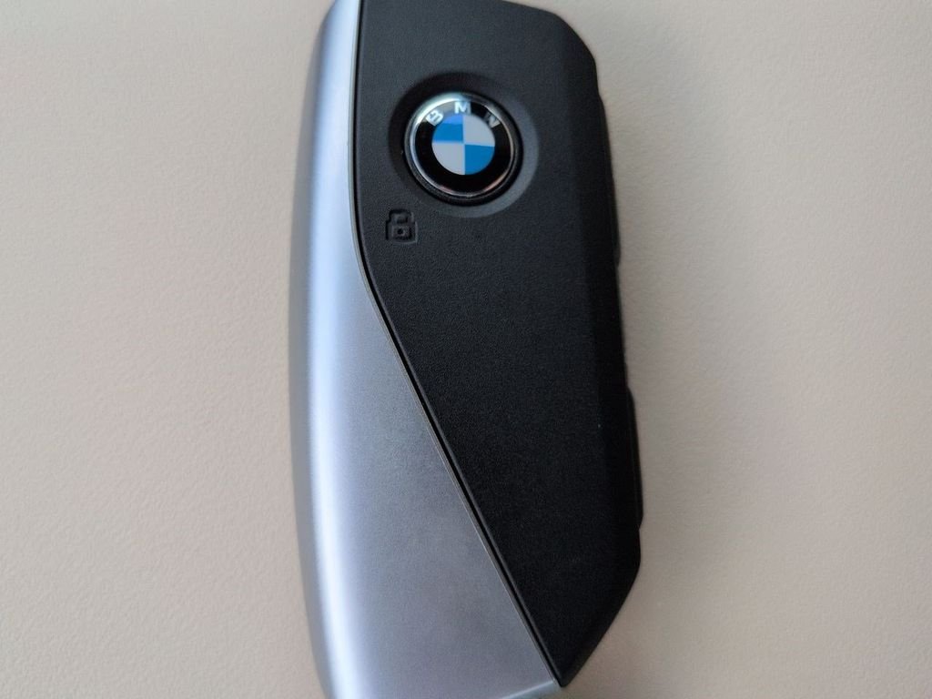 New 2026 Tanzanite Blue II Metallic BMW 30 xDrive image 30