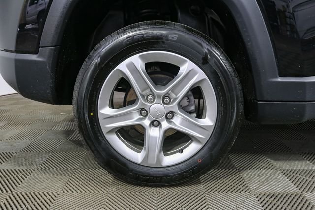 Used 2023 Black Jeep Latitude image 17