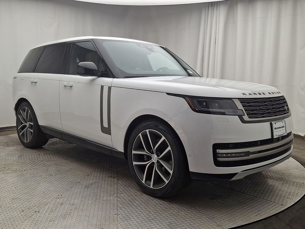 Certified Used 2024 Fuji White Land Rover SE image 3