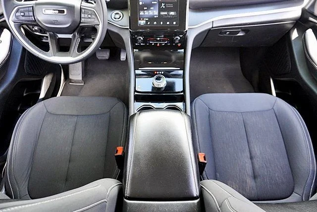 Used 2023 White Jeep Laredo image 20