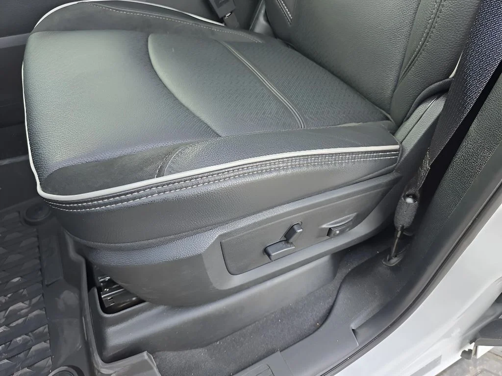 New 2026 Bright White Clear-Coat Exterior Paint RAM Laramie image 13