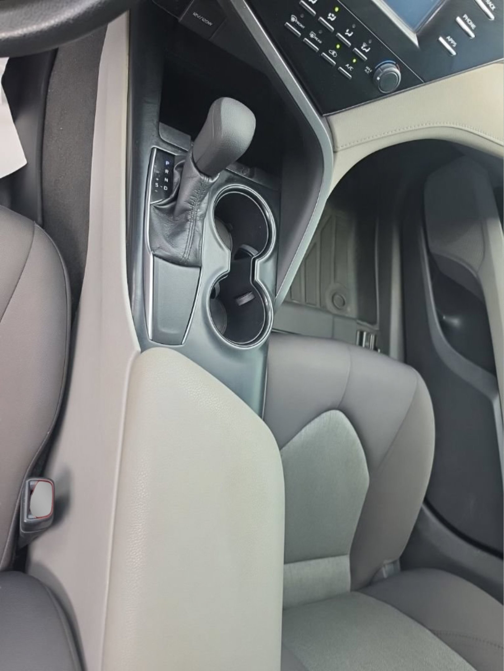Used 2019 Silver Toyota LE image 15
