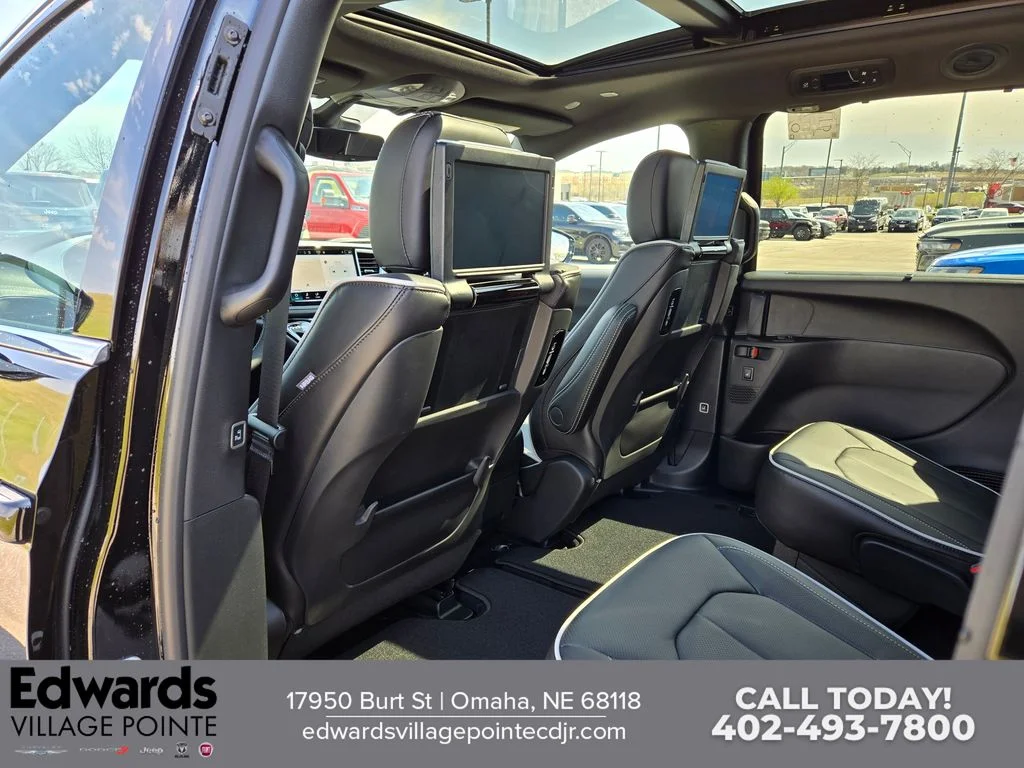 New 2026 Diamond Black Crystal Pearl-Coat Exterior Paint Chrysler Limited image 26