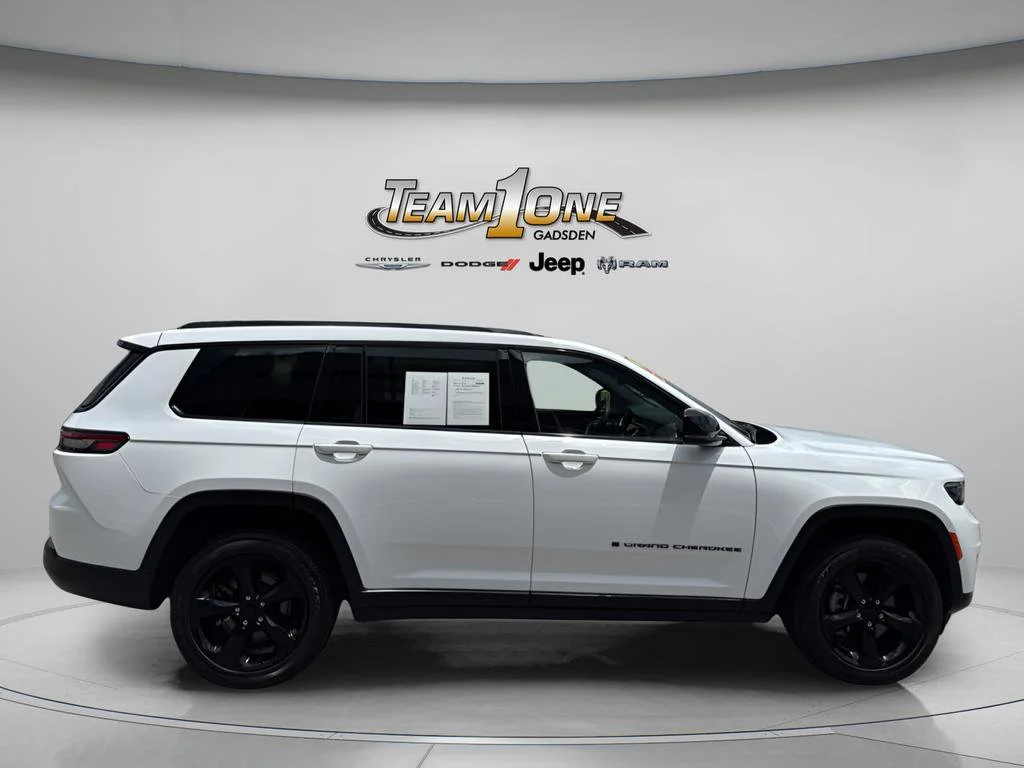 Used 2023 Bright White Clearcoat Jeep Altitude image 10