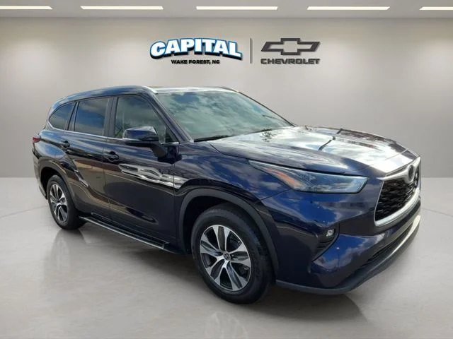 Used 2023  Toyota XLE image 7
