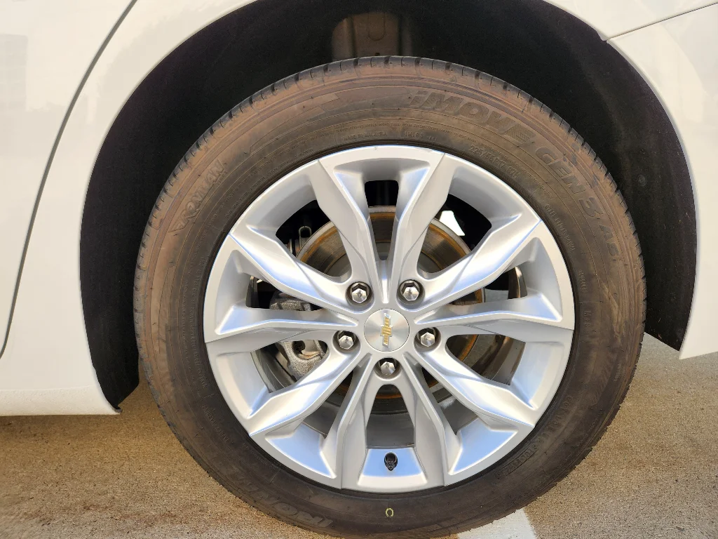 Used 2024 Summit White Chevrolet LT image 22