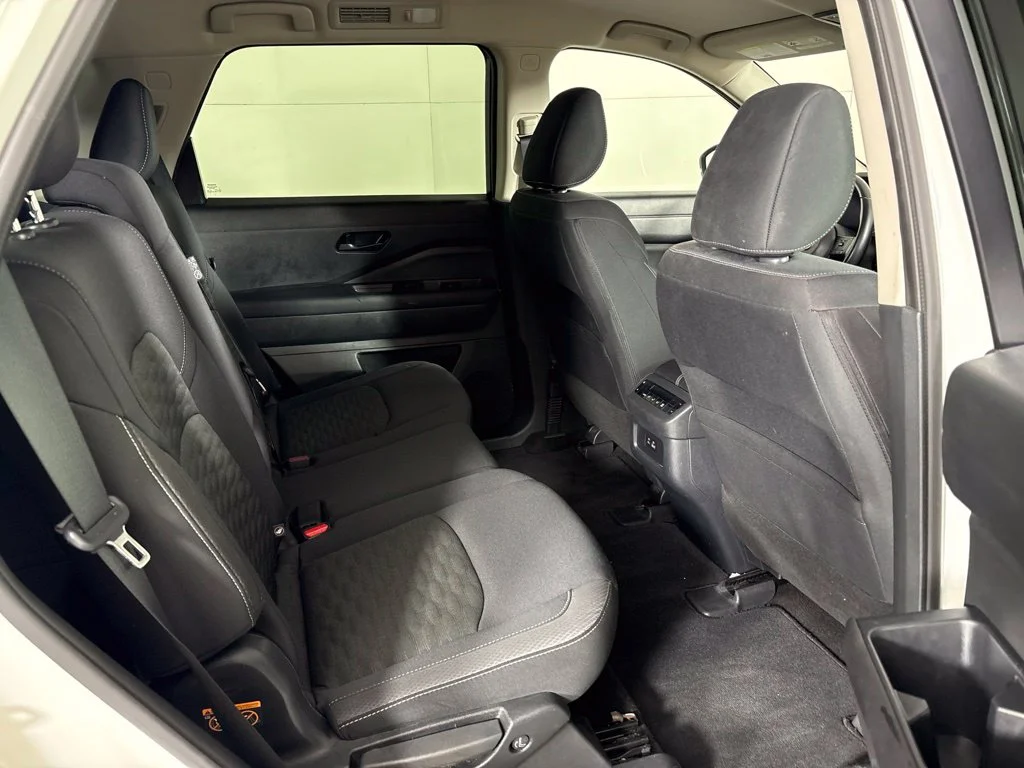 Used 2025 White Nissan SV image 21