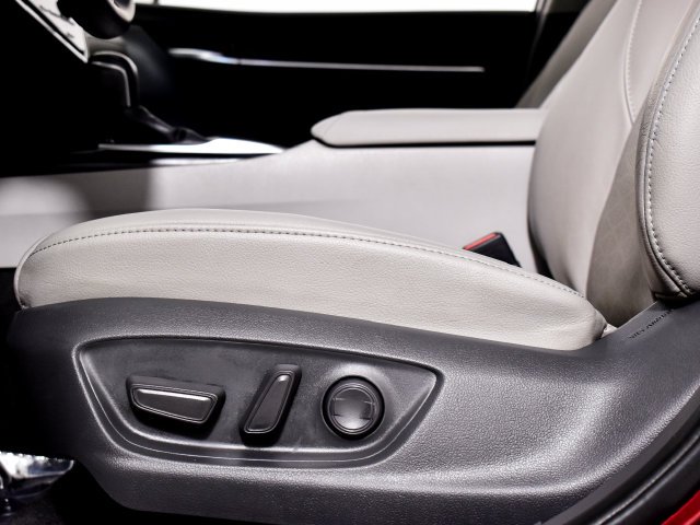 Used 2018 Red Toyota XSE V6 image 18