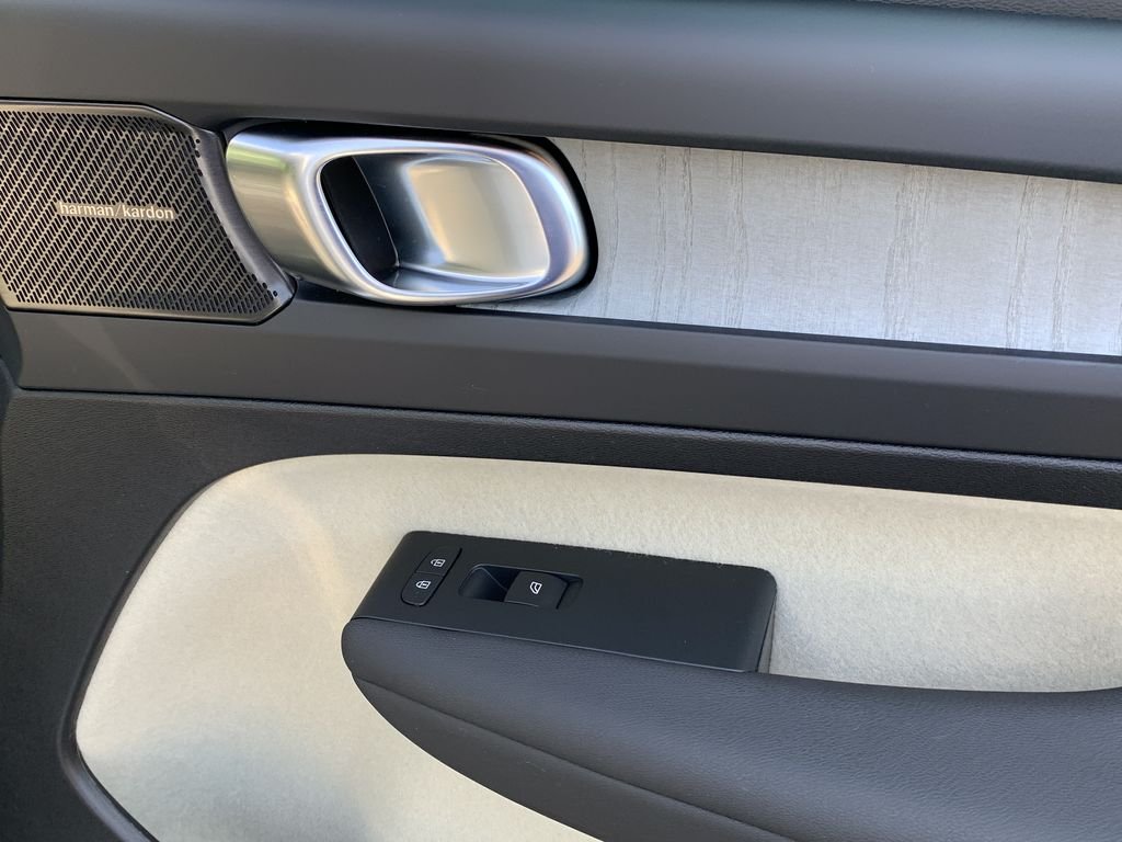 2024 Volvo XC40 Ultimate - Photo 34