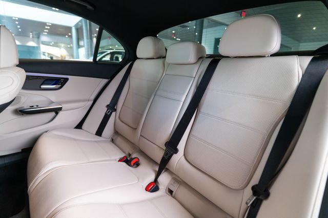 New 2026 Polar White Mercedes-Benz C 300 image 31